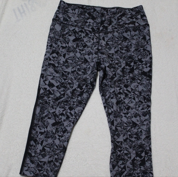 Nike Capri Leggings New without tag - Picture 2 of 2
